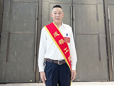 E:2023.66.28【工匠心灵】千淘万漉虽劳累，吹尽狂沙始到金——“成都工匠”  薛刚官网“成都工匠”薛刚.jpg