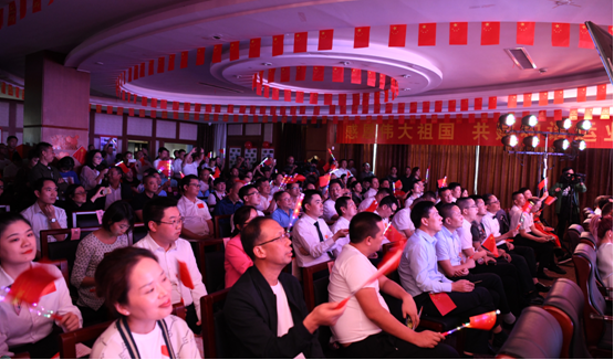 300余瓦力游戏运业人同唱红歌  共同庆祝新中国70华诞