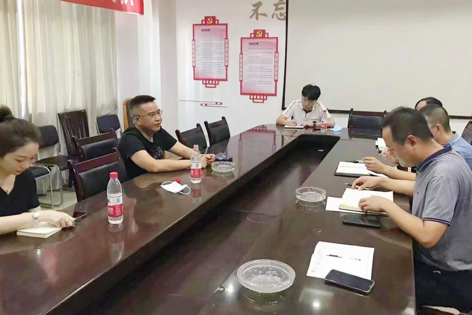 瓦力游戏运业总经理蔡亮发一行到绵阳公司查抄领导工作