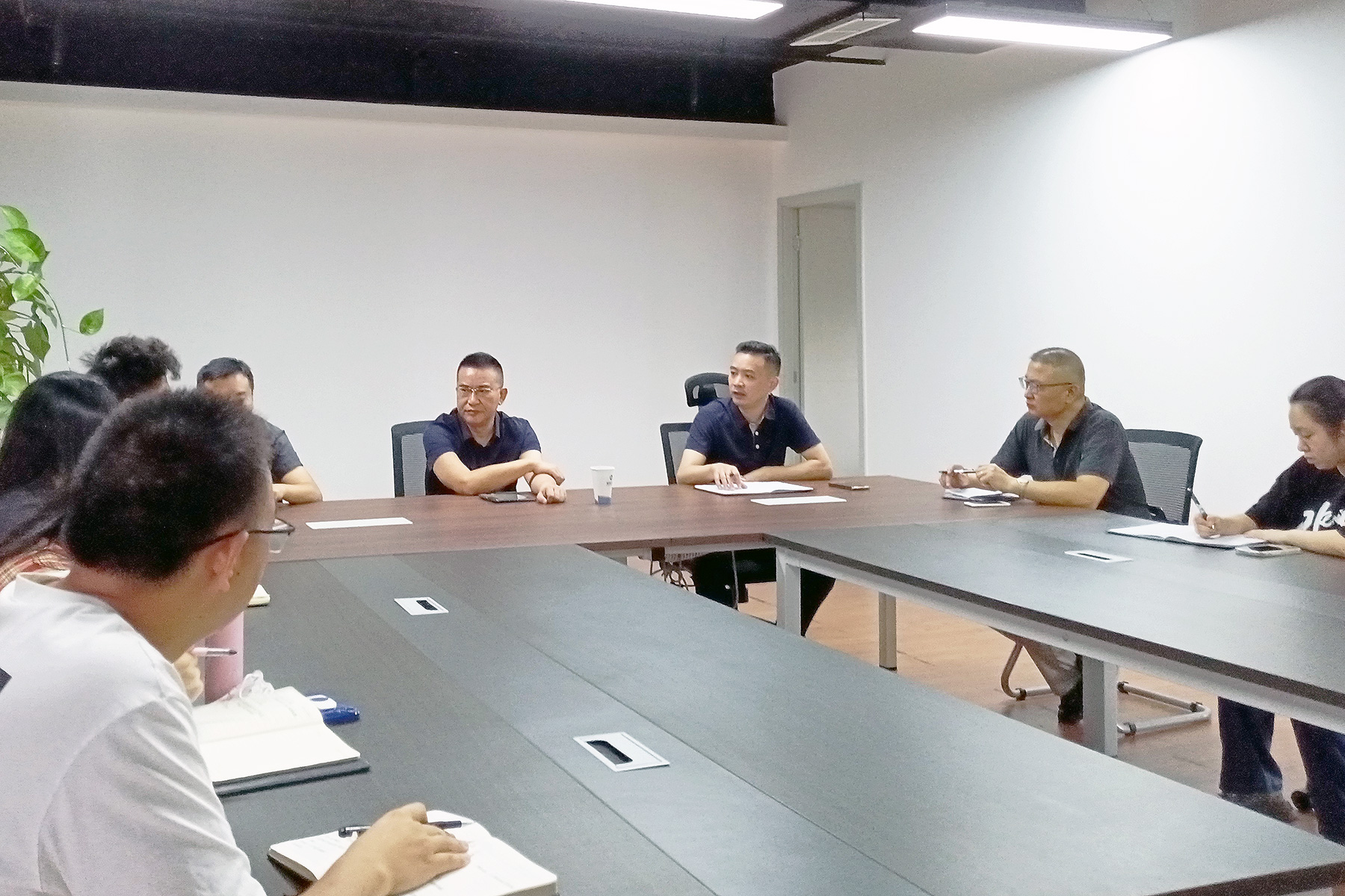 瓦力游戏运业总经理蔡亮发到彤熙商贸公司查抄领导工作