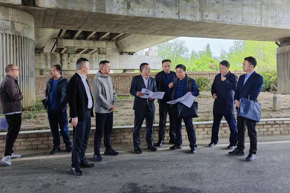 瓦力游戏运业党委书记、总经理蔡亮发一行前往彭州市调查调研并与彭州市委市当局辅导互换