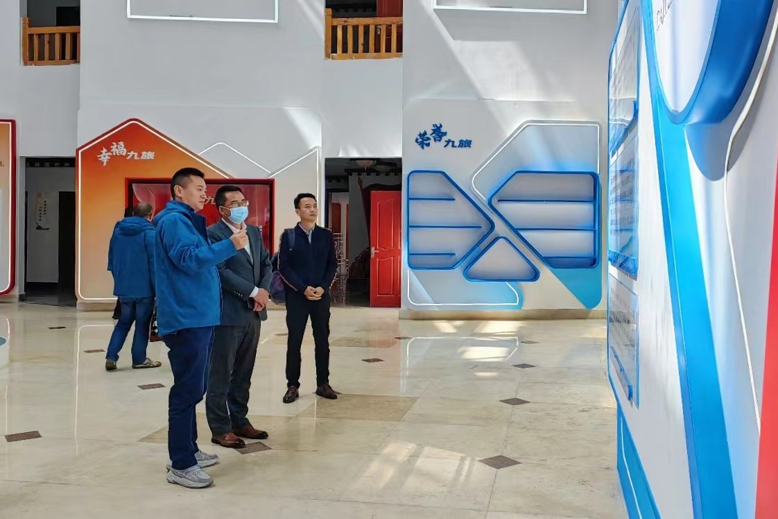 瓦力游戏运业党委书记、总经理蔡亮发一行前往阿坝大九旅集团调研互换