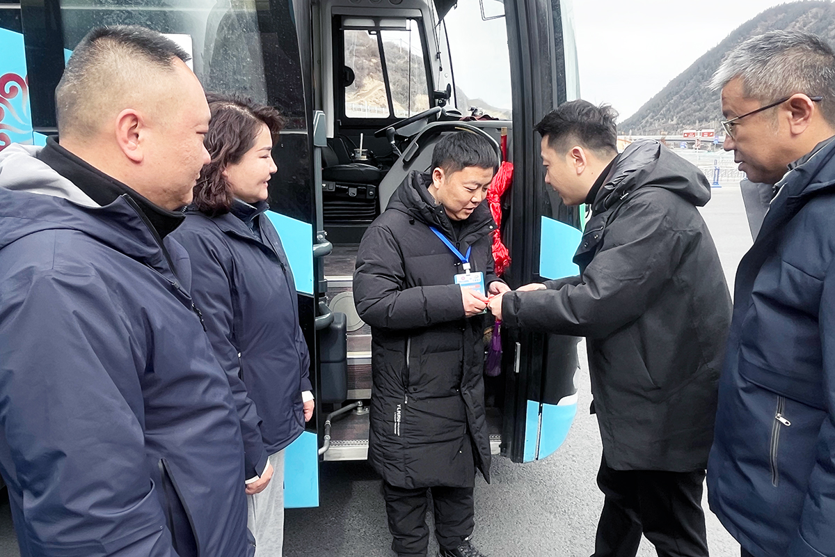 职工关切步履一向，持续发展新春慰问