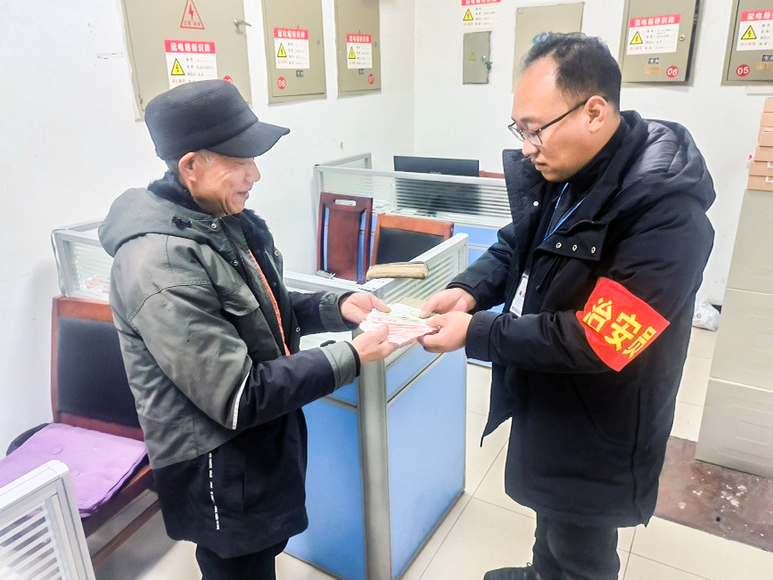 【春运纪实】拾金不昧暖人心，春运旅途添色彩