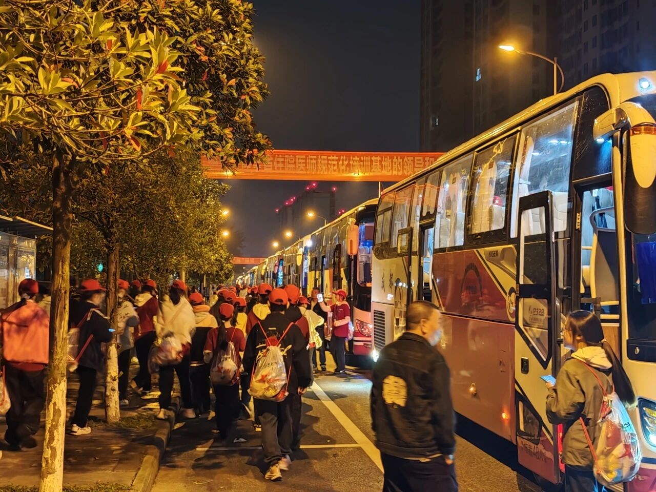 瓦力游戏长运圆满实现2025成都马拉松运输保险工作